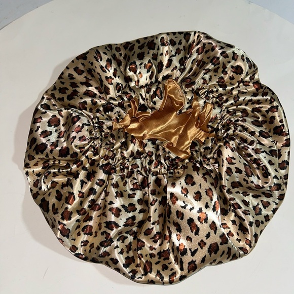 Elegant Leopard Print Satin Hair Bonnet - Picture 2 of 3
